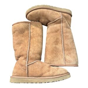Woman’s Ugg Australia Classic Short Suede Shearling Boots Brown Size 7